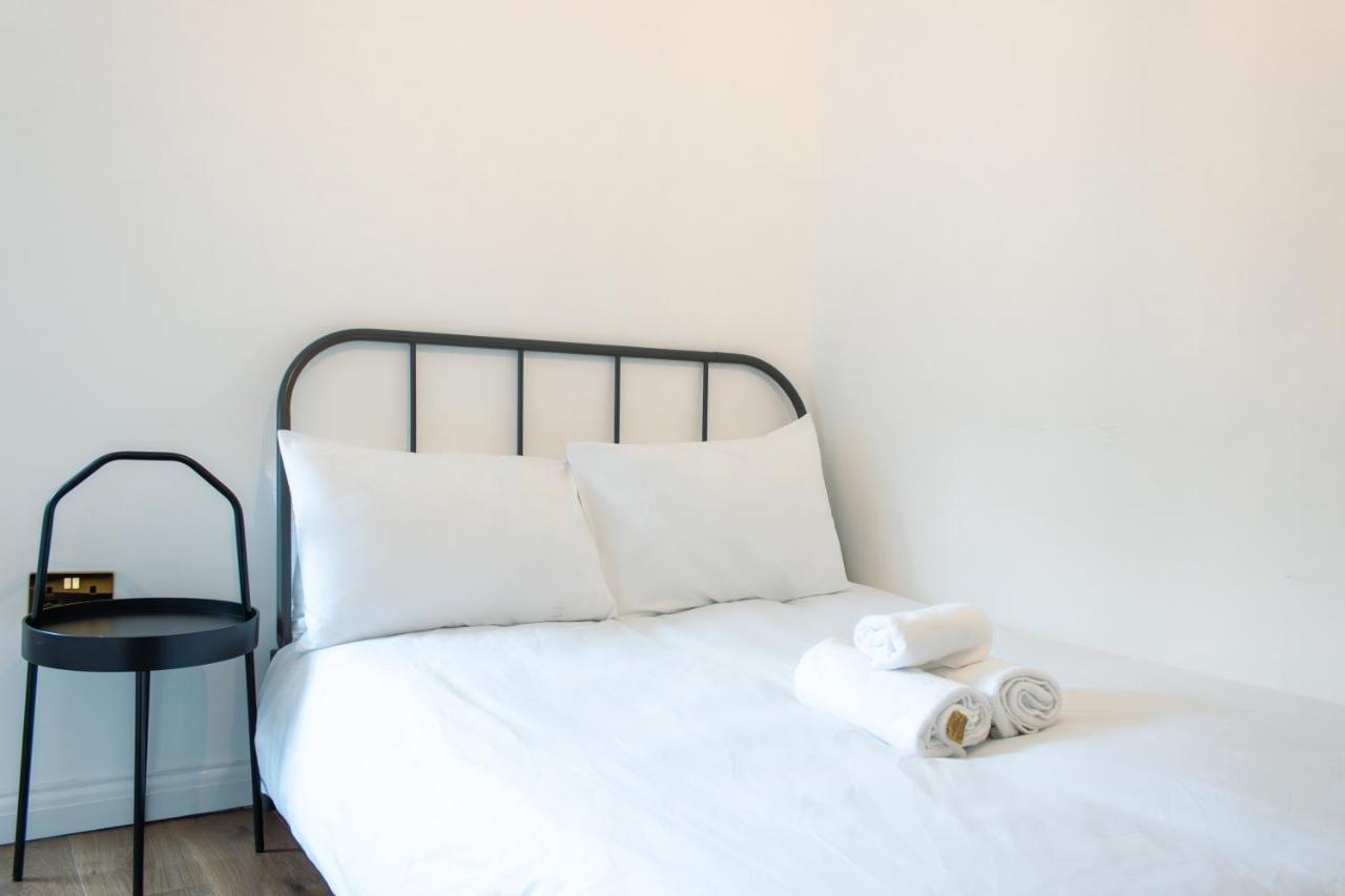 Nice 4 Bedroom Apartment Near City Centre 2-Min Walk To Metro !! Business & Family Friendly!! ลอนดอน ภายนอก รูปภาพ