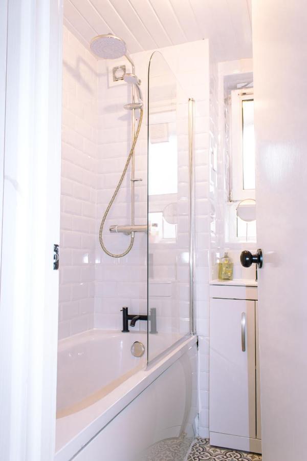 Nice 4 Bedroom Apartment Near City Centre 2-Min Walk To Metro !! Business & Family Friendly!! ลอนดอน ภายนอก รูปภาพ