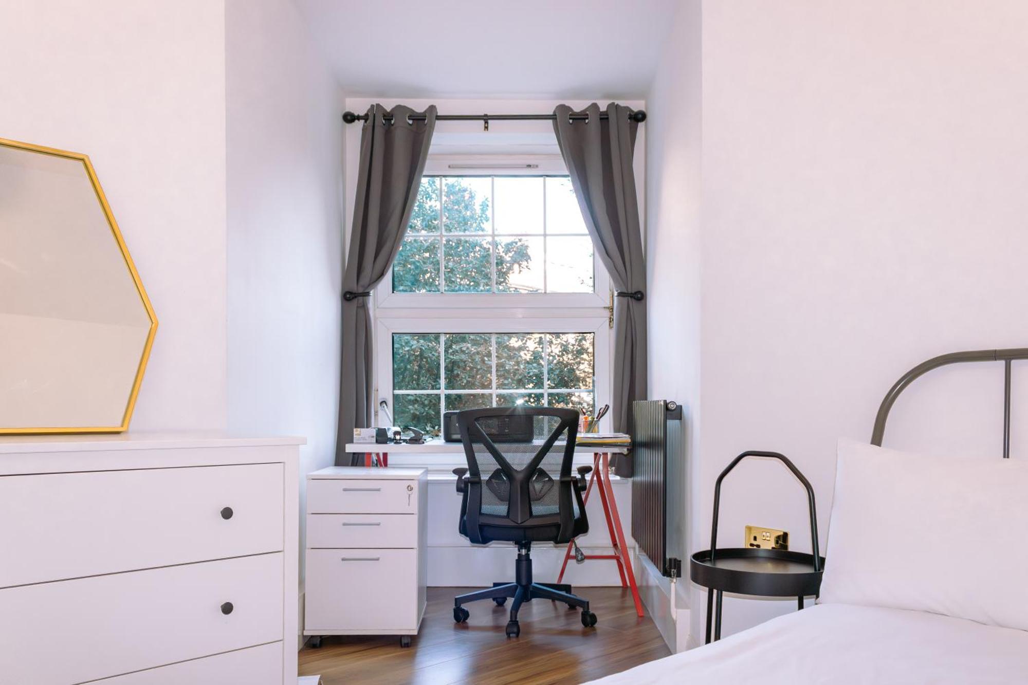 Nice 4 Bedroom Apartment Near City Centre 2-Min Walk To Metro !! Business & Family Friendly!! ลอนดอน ภายนอก รูปภาพ