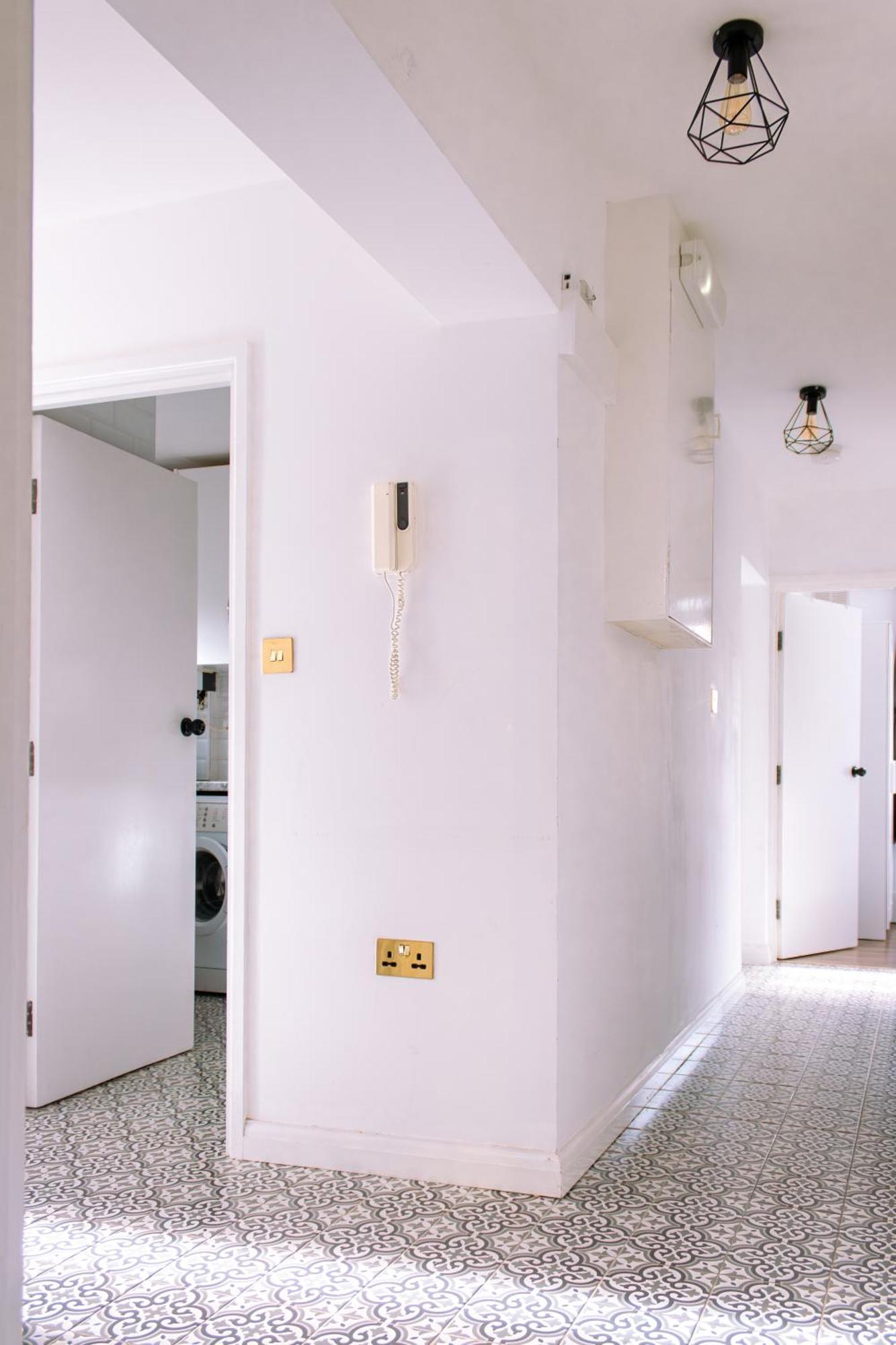Nice 4 Bedroom Apartment Near City Centre 2-Min Walk To Metro !! Business & Family Friendly!! ลอนดอน ภายนอก รูปภาพ